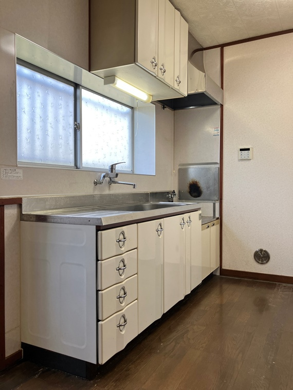 西平山戸建のキッチン