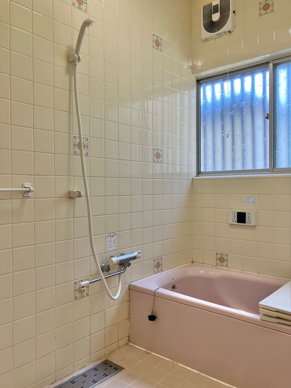 西平山戸建の浴室