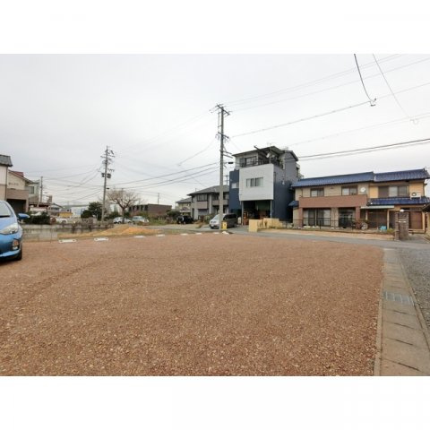 岐阜市柳津町南塚４丁目の駐車場の外観