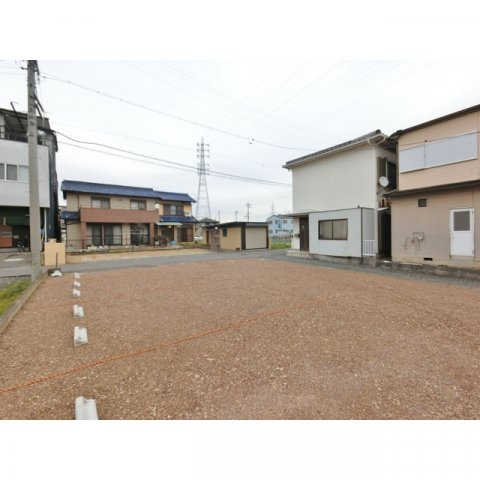 岐阜市柳津町南塚４丁目の駐車場の外観