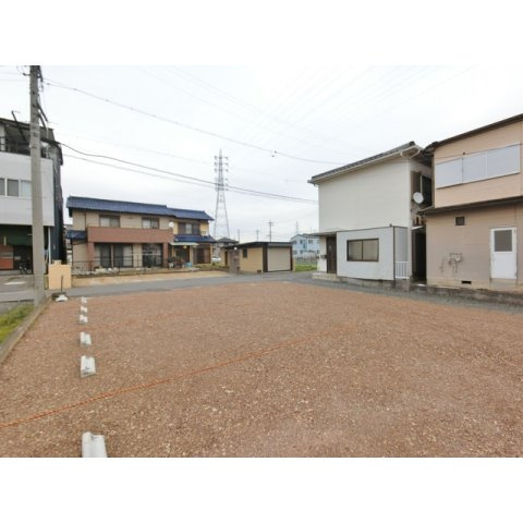 岐阜市柳津町南塚４丁目の駐車場の外観