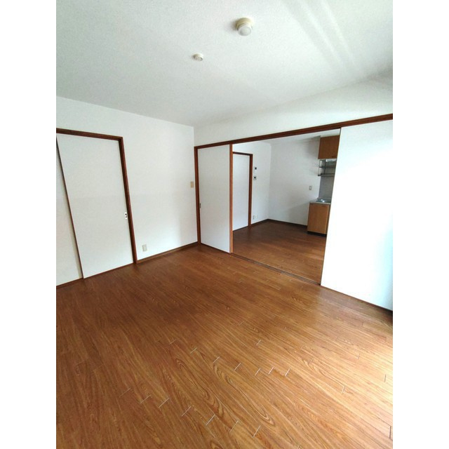 レジデンス・スギエの居間・リビング|南洋室