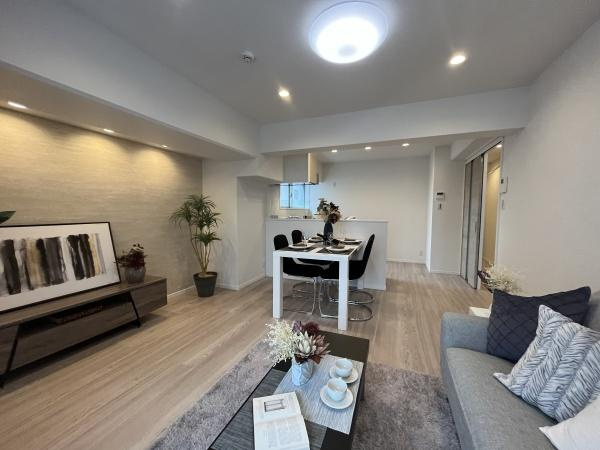 【居間・リビング】 | サンハイツ綱島 | リビングは明るく広々としていて開放感のある雰囲気です