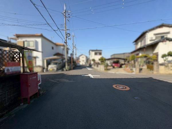 岩出市曽屋　中古戸建の前面道路含む現地写真