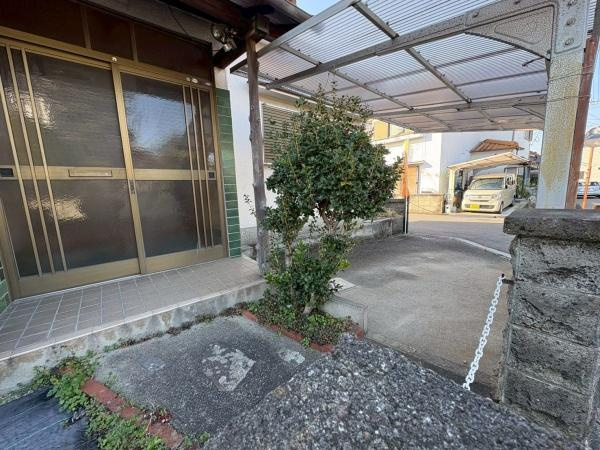 岩出市曽屋　中古戸建の玄関