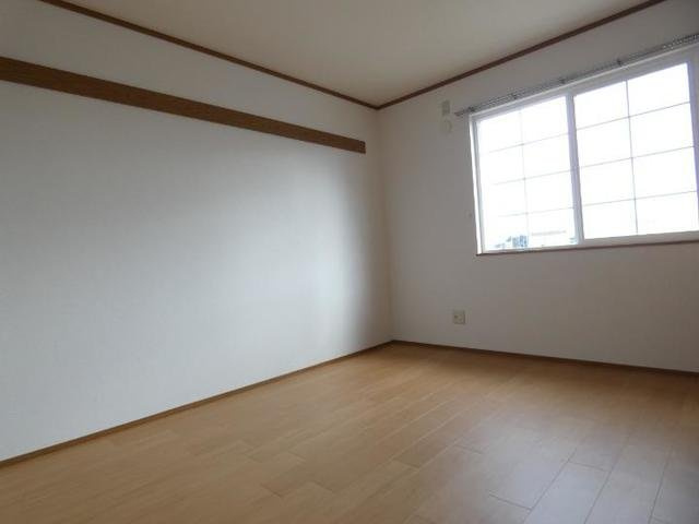 東松園レジデンスＢの内装|明るい室内です