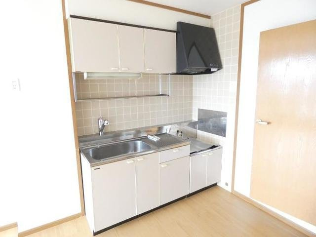 東松園レジデンスＢのキッチン|コンパクトなキッチンで掃除もラクラク