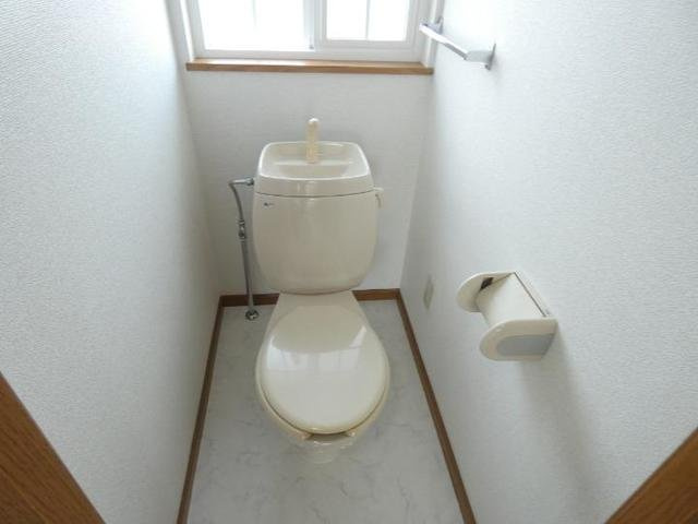 東松園レジデンスＢのトイレ|落ち着いた色調のトイレです