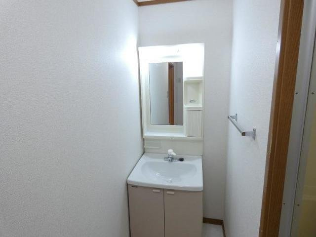 東松園レジデンスＢの洗面所|コンパクトで使いやすい洗面所