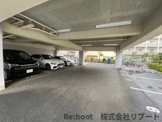ブルームライフ市川（旧エヴァーグリーン市川）の駐車場