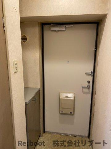 ブルームライフ市川（旧エヴァーグリーン市川）の玄関