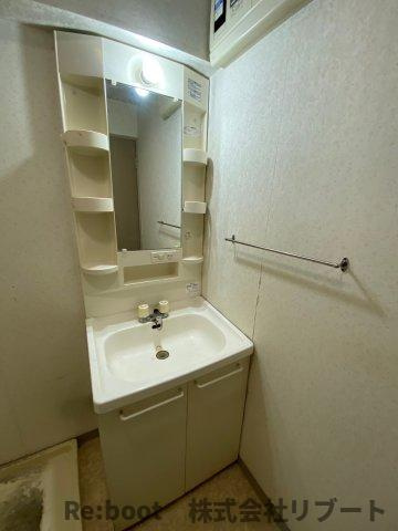 ブルームライフ市川（旧エヴァーグリーン市川）の独立洗面台