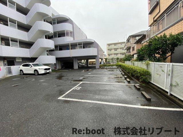 ブルームライフ市川（旧エヴァーグリーン市川）の駐車場