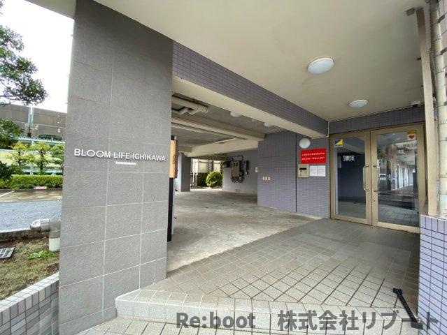 ブルームライフ市川（旧エヴァーグリーン市川）のエントランス