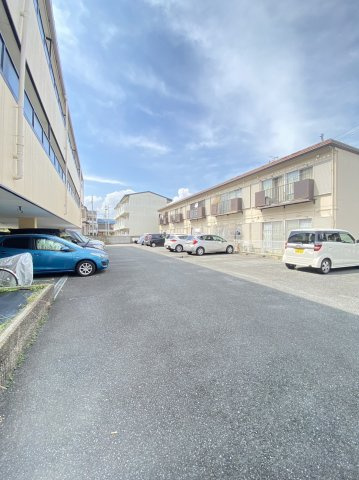 シャルマンコーポの駐車場