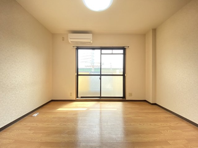 シャルマンコーポの洋室