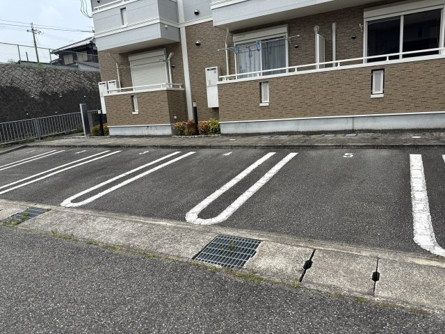 カーサ　エレガンテ　Ⅰの駐車場