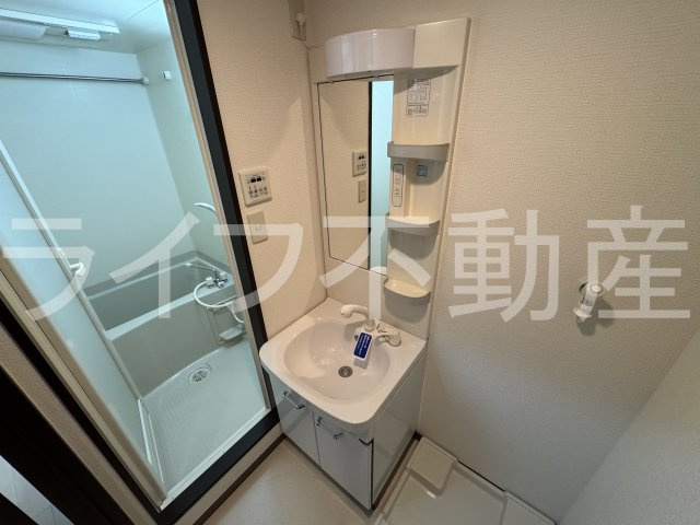 アルベージュ八戸ノ里Ⅰ番館の独立洗面台|使いやすい独立洗面台です