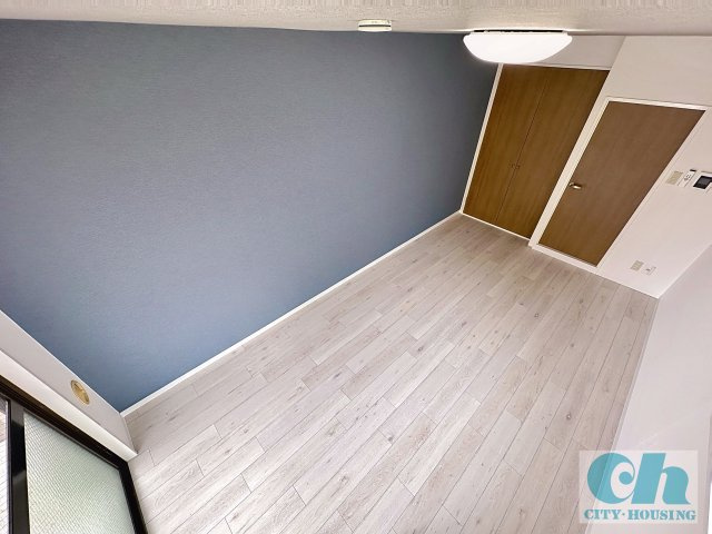 クイーン小金井 205号室の居間・リビング