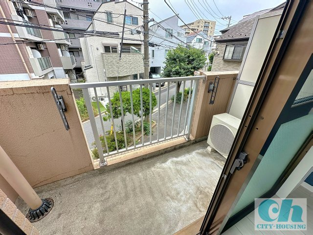 クイーン小金井 205号室のバルコニー