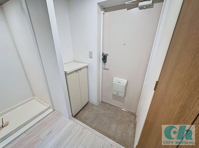 クイーン小金井 205号室の玄関