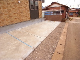 【駐車場】 | リブリ・パーシモン | 車をお持ちの方に嬉しい駐車場付きの物件です