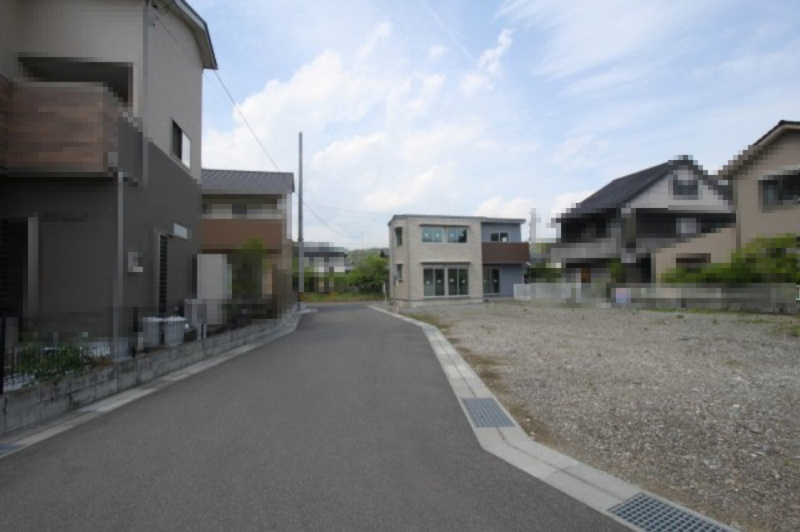 朝倉丙　C号地　建築条件なし　売土地（全10区画）の前面道路含む現地写真