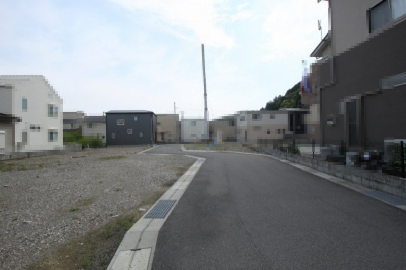 朝倉丙　C号地　建築条件なし　売土地（全10区画）の前面道路含む現地写真