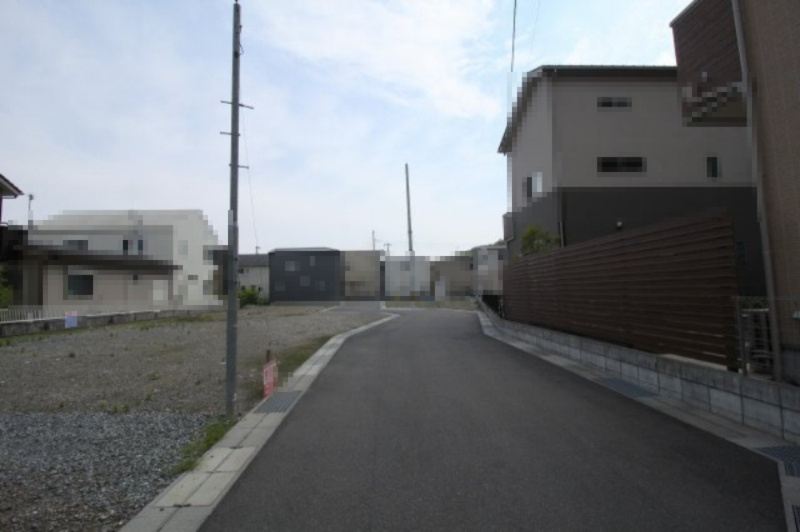 朝倉丙　B号地　建築条件なし　売土地（全10区画）の前面道路含む現地写真