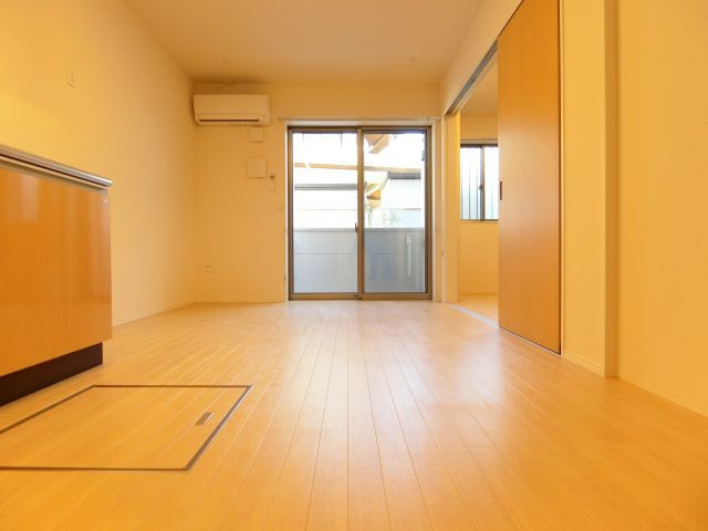 メゾンドソレイユの居間・リビング