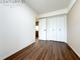 リラックスできるプライベート空間で、快適な睡眠をサポート。個人の好みに合わせたインテリアや寝具で心地良さを追求。プライベートな時間を過ごし、リフレッシュする場所におすすめです。