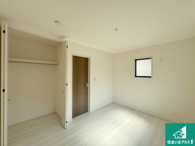 神戸市垂水区桃山台　新築一戸建ての洋室|シューズボックスにはたくさんの靴が収納できるので玄関周りはいつもスッキリ！ご家族が増えても安心！