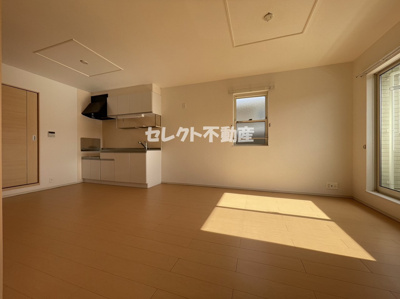 【居間・リビング】 | サン・オアシスⅠ | 使いやすいリビングです