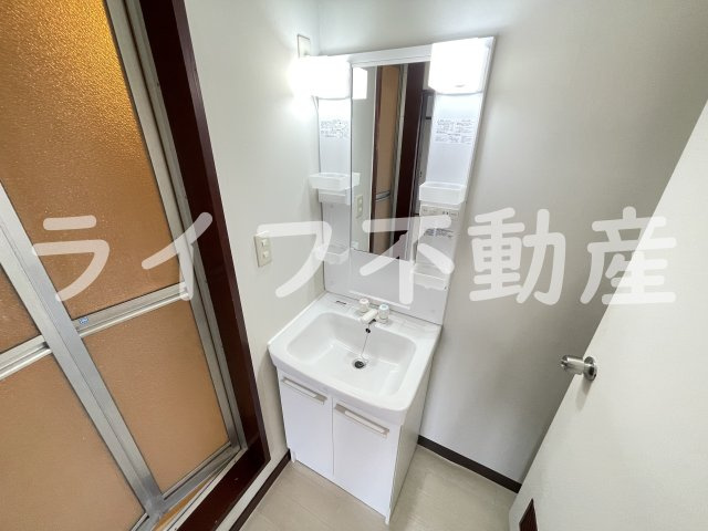 第二シャトー新町の独立洗面台|使いやすい独立洗面台です
