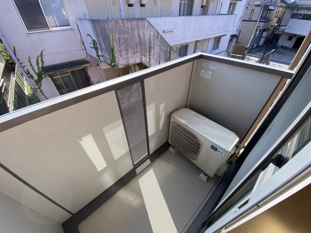 エミネンス豊岡の駐車場|南バルコニーです★
