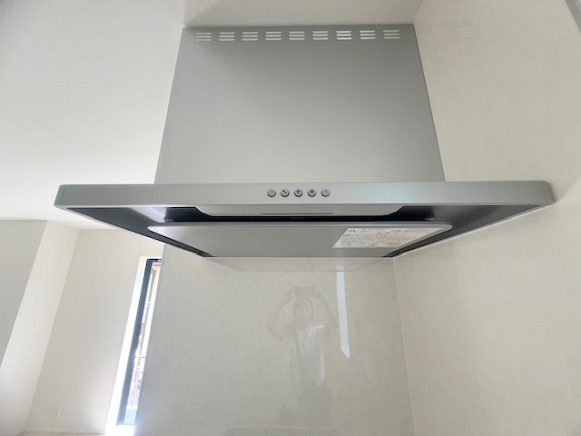 茅ヶ崎市松が丘1丁目　新築戸建　1号棟のキッチン|レンジフード♪