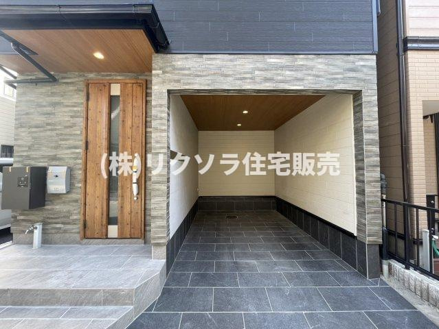 音羽町　中古一戸建ての駐車場|ハイルーフ車も駐車可能
■物件内覧・資金計画相談・住宅ローン相談、リフォーム相談、お問合せ受付中■
※当日・翌日のご内覧、ご相談はお電話でのお問合せがスムーズです！