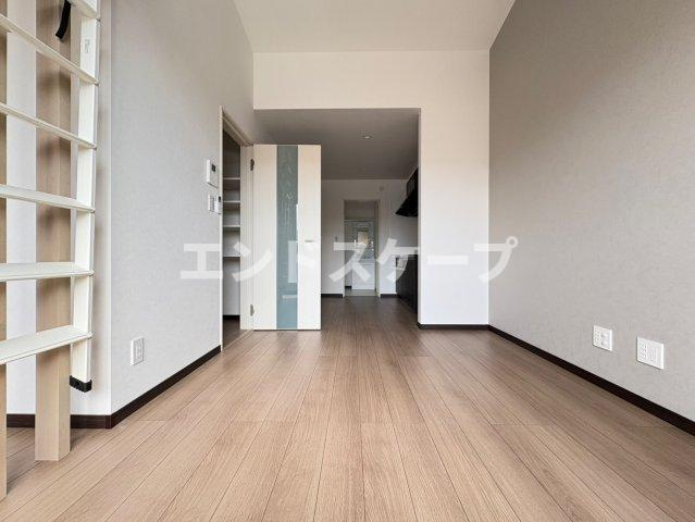 SOUTH-GARAGEの居間・リビング|高崎、前橋のお部屋探しはエンドスケープまで！お客様の理想お聞かせ下さい♪