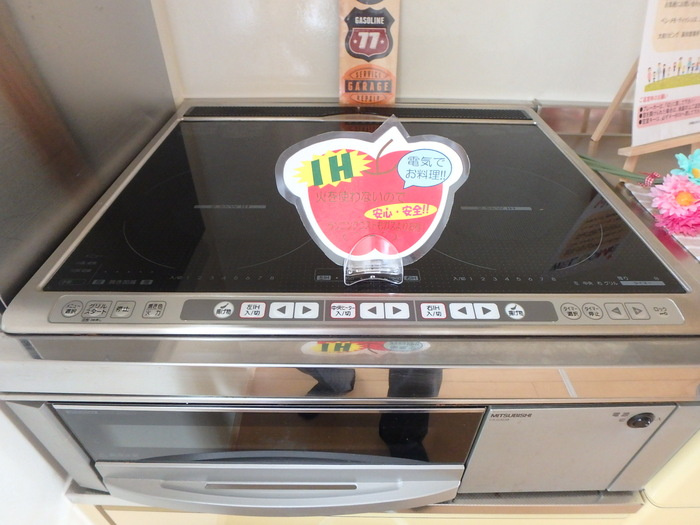 リビングタウン万々 C棟のキッチン|IHコンロ（3口）
