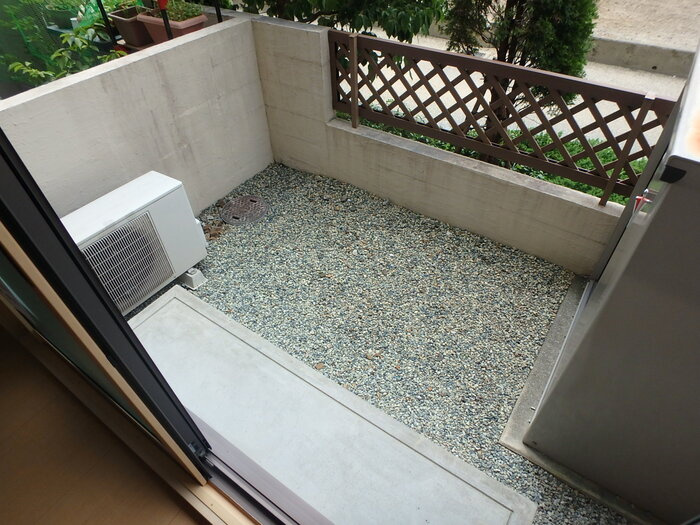 リビングタウン万々 C棟の庭|専用庭