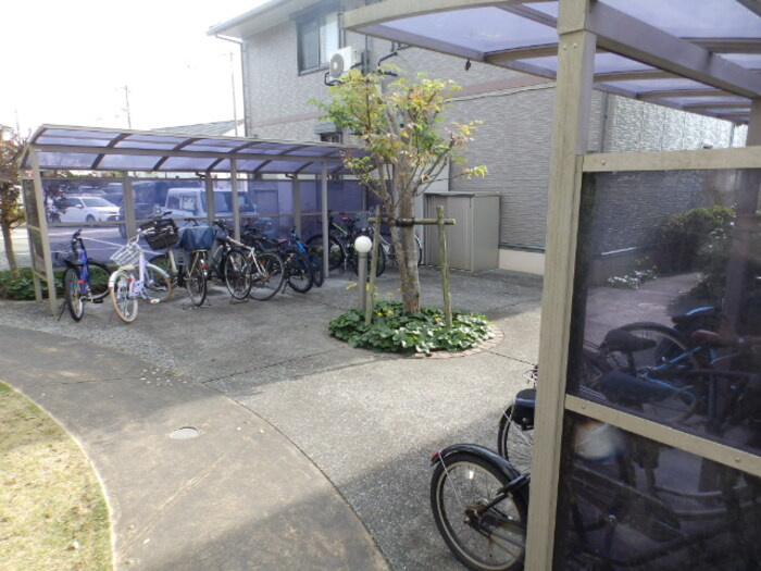 リビングタウン万々 C棟のその他共用部分|駐輪場