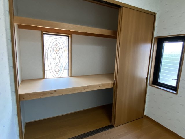 西条市船屋　中古住宅の収納|納戸内に建具付きの収納スペースもあります！