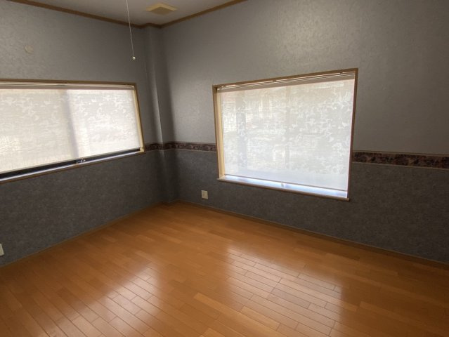 西条市船屋　中古住宅の洋室|２F東側の６帖洋室です！子供部屋や書斎等、様々な使い方ができます！