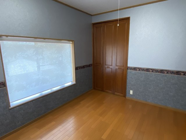 西条市船屋　中古住宅の洋室|２F東側の６帖洋室です！収納付き