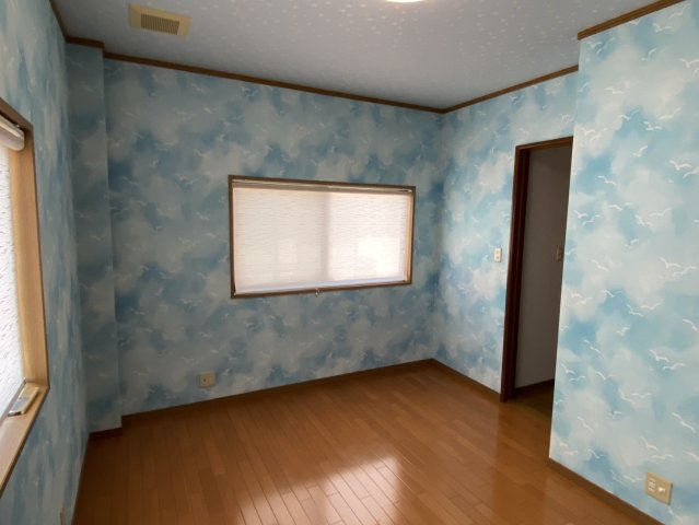 西条市船屋　中古住宅の洋室|２階西側の6.5帖洋室です！