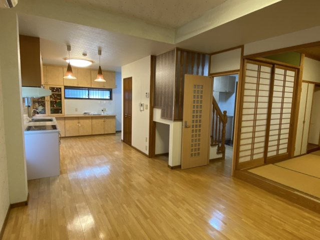 西条市船屋　中古住宅の居間・リビング|ゆったり過ごせるリビングです