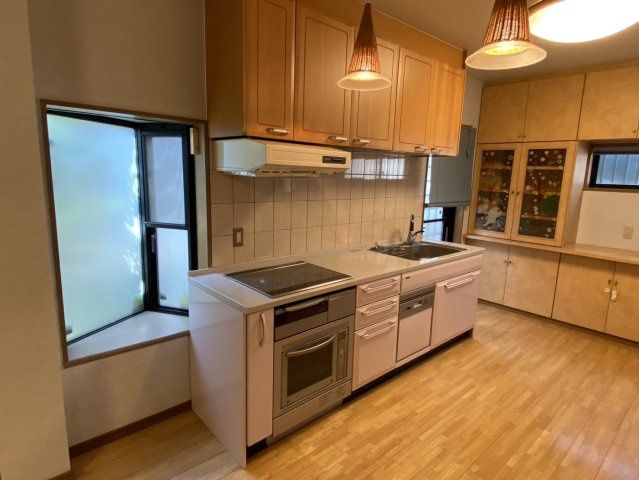 西条市船屋　中古住宅のキッチン|キッチンでお料理をお楽しみください