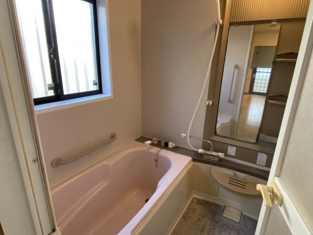 西条市船屋　中古住宅の浴室|浴室も広々と使いやすいサイズです！