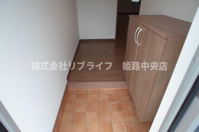 クリスタルハイツ仁豊野の玄関