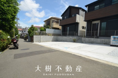 【前面道路含む現地写真】 | 綾瀬市寺尾中4丁目  新築戸建て　全2棟【仲介手数料無料】